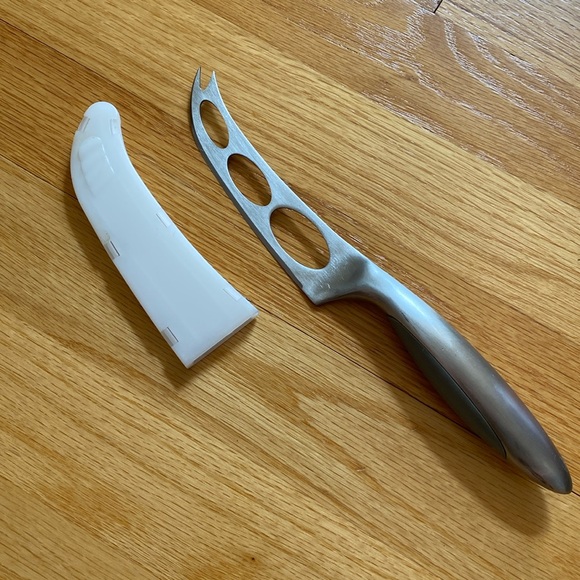 The Pampered Chef Satin handle cheese knife with cover - Picture 1 of 6